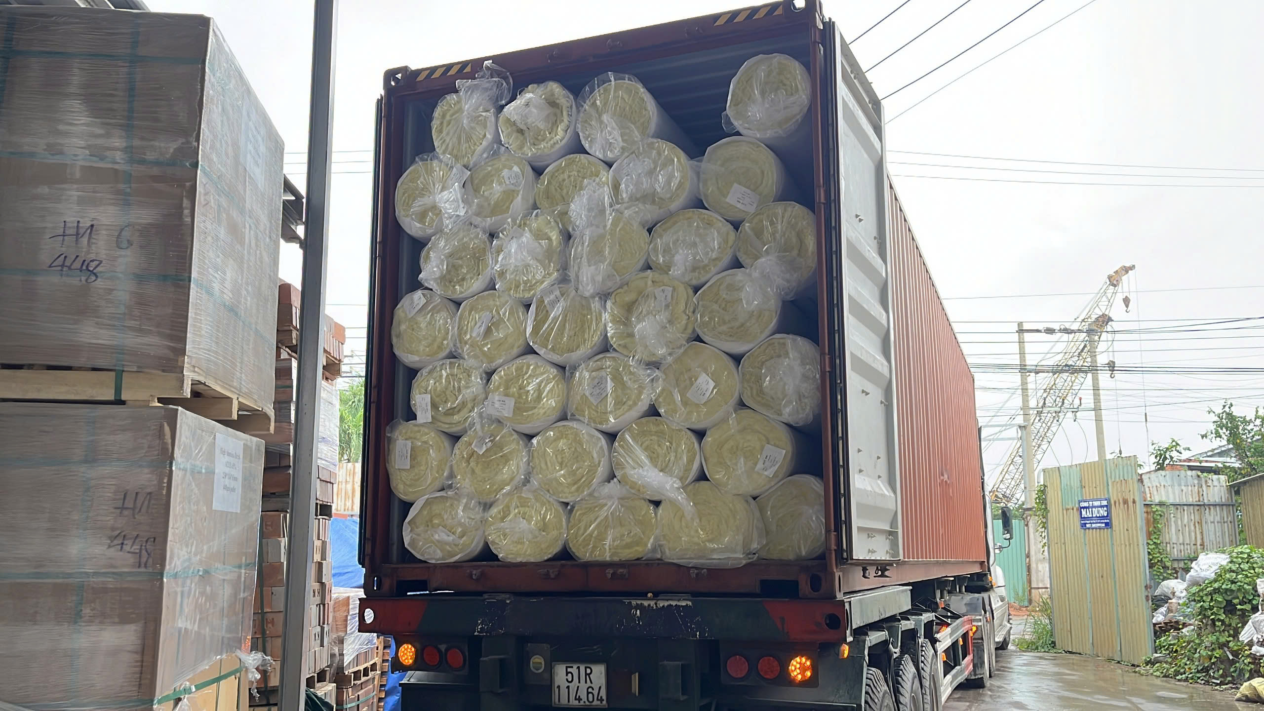Xuất lô hàng container bông tại Kho Bảo Sơn