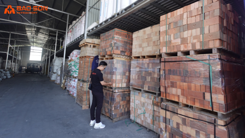 Kiện hàng gạch cao nhôm và samot tai Bảo Sơn