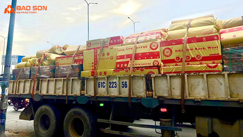 Chuyến xe chở kiện hàng rockwool cho khách hàng tại Đồng Nai